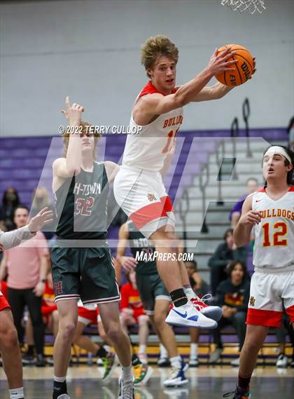 Thumbnail 3 in Herriman vs. Judge Memorial (Riverton Holiday Tournament) photogallery.