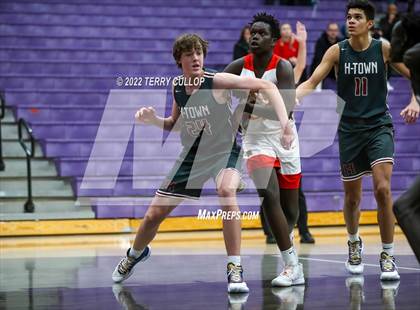Thumbnail 2 in Herriman vs. Judge Memorial (Riverton Holiday Tournament) photogallery.