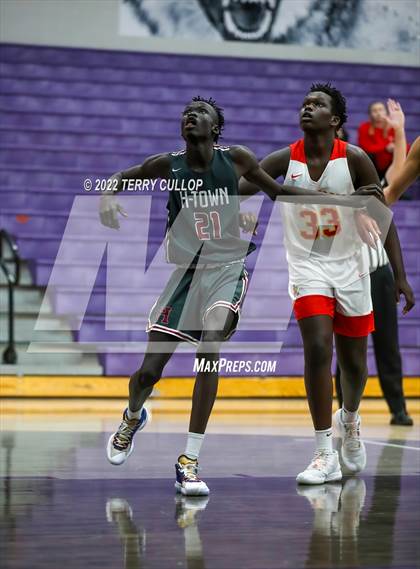 Thumbnail 3 in Herriman vs. Judge Memorial (Riverton Holiday Tournament) photogallery.