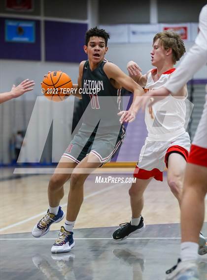 Thumbnail 3 in Herriman vs. Judge Memorial (Riverton Holiday Tournament) photogallery.