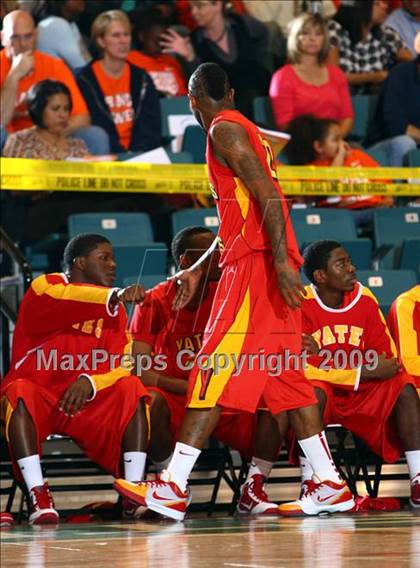 Thumbnail 3 in Yates vs. Seven Lakes photogallery.