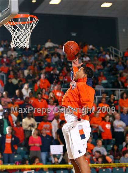 Thumbnail 1 in Yates vs. Seven Lakes photogallery.