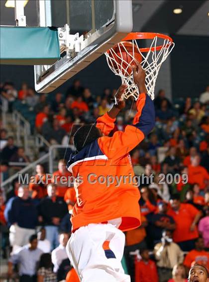 Thumbnail 2 in Yates vs. Seven Lakes photogallery.