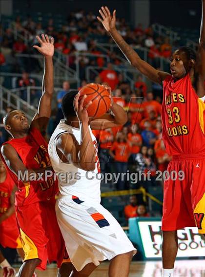 Thumbnail 2 in Yates vs. Seven Lakes photogallery.