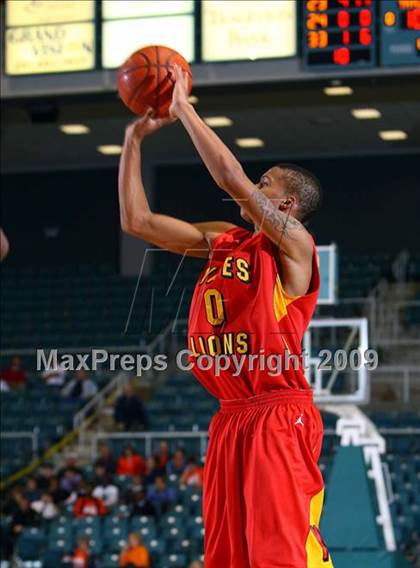 Thumbnail 2 in Yates vs. Seven Lakes photogallery.