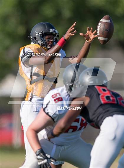 Thumbnail 3 in Langham Creek Spring Game (Black vs. White) photogallery.