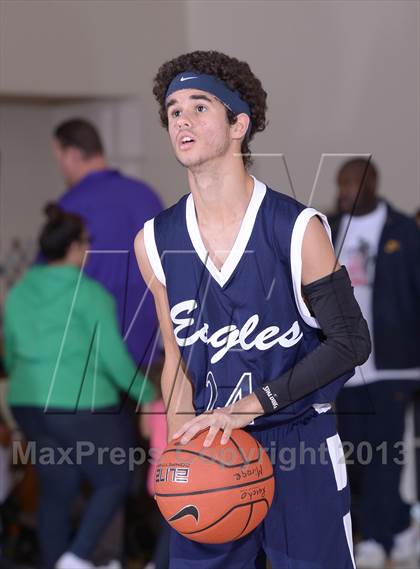 Thumbnail 2 in Shadow Hills vs. Desert Chapel (MaxPreps Holiday Classic) photogallery.