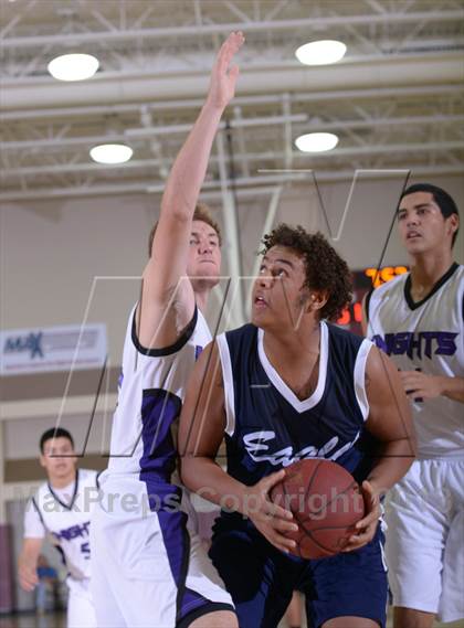 Thumbnail 2 in Shadow Hills vs. Desert Chapel (MaxPreps Holiday Classic) photogallery.