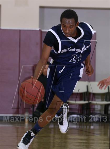 Thumbnail 2 in Shadow Hills vs. Desert Chapel (MaxPreps Holiday Classic) photogallery.