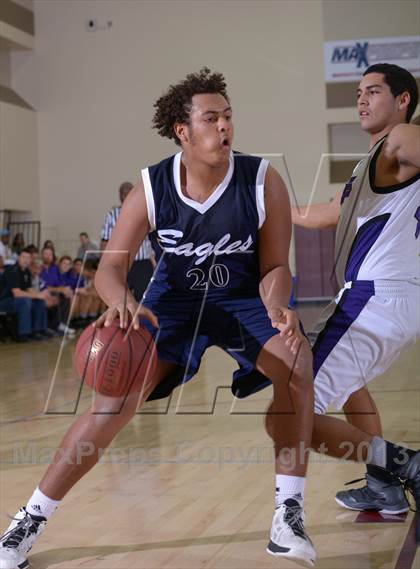 Thumbnail 3 in Shadow Hills vs. Desert Chapel (MaxPreps Holiday Classic) photogallery.