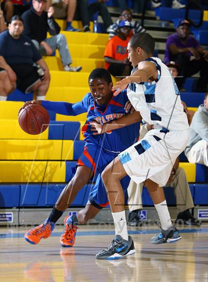 Thumbnail 3 in Santa Teresa vs. Bellarmine (CIF CCS D1 Final) photogallery.