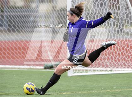 Thumbnail 1 in Kennedy Catholic vs Puyallup (WIAA District Playoff) photogallery.
