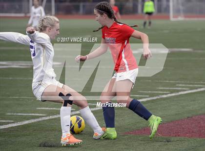 Thumbnail 2 in Kennedy Catholic vs Puyallup (WIAA District Playoff) photogallery.