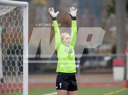 Thumbnail 3 in Kennedy Catholic vs Puyallup (WIAA District Playoff) photogallery.