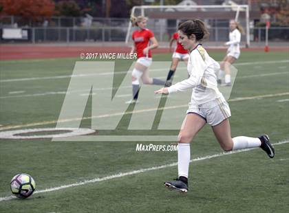 Thumbnail 2 in Kennedy Catholic vs Puyallup (WIAA District Playoff) photogallery.