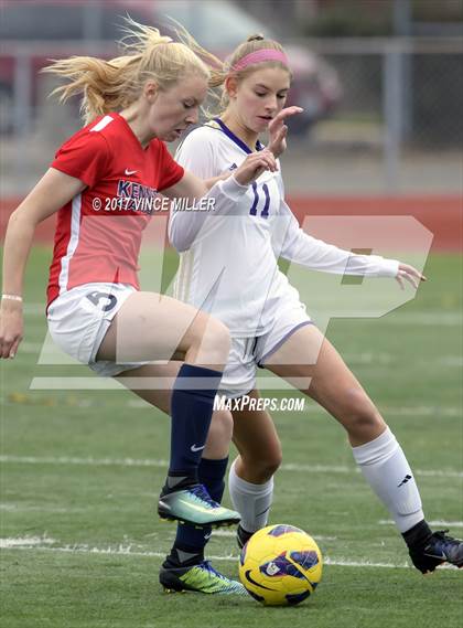 Thumbnail 3 in Kennedy Catholic vs Puyallup (WIAA District Playoff) photogallery.