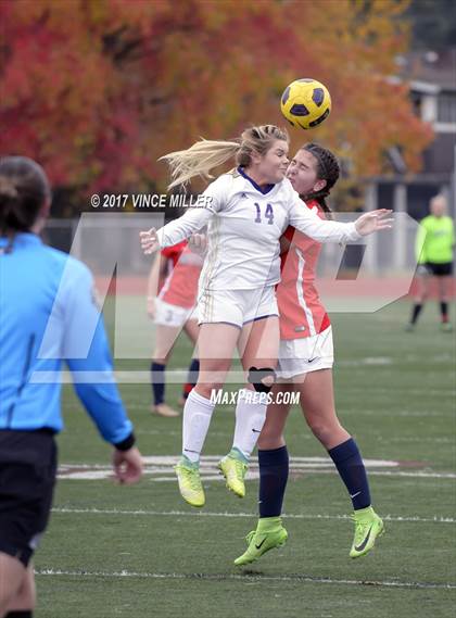 Thumbnail 1 in Kennedy Catholic vs Puyallup (WIAA District Playoff) photogallery.