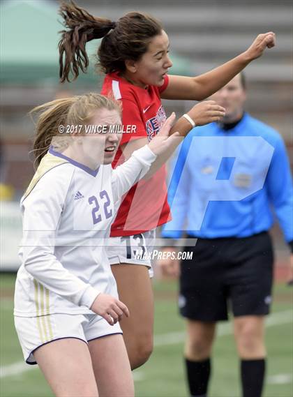 Thumbnail 3 in Kennedy Catholic vs Puyallup (WIAA District Playoff) photogallery.