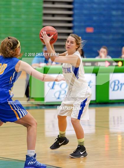 Thumbnail 2 in Robinson vs. Seton photogallery.