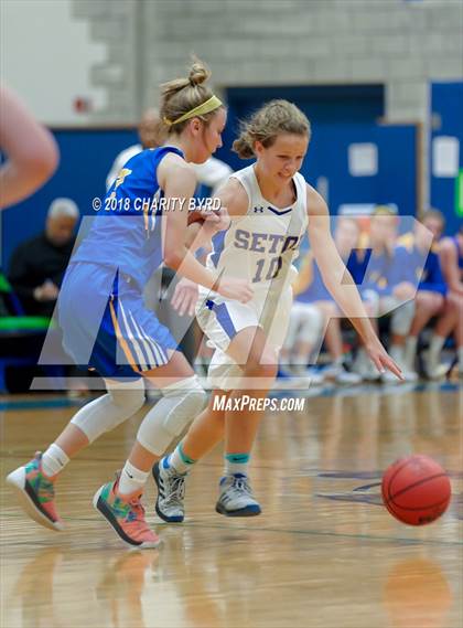 Thumbnail 2 in Robinson vs. Seton photogallery.