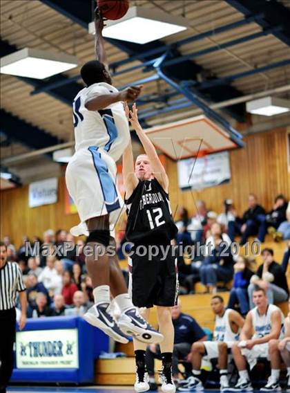 Thumbnail 2 in Woodcreek vs Oakmont (Rocklin Holiday Tournament) photogallery.