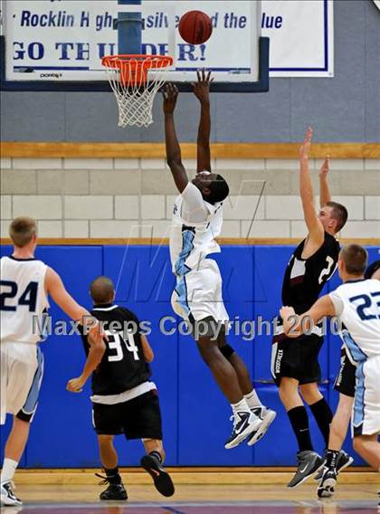 Thumbnail 3 in Woodcreek vs Oakmont (Rocklin Holiday Tournament) photogallery.