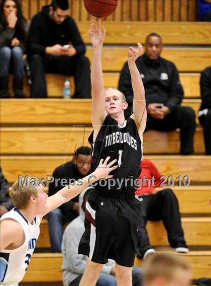 Thumbnail 1 in Woodcreek vs Oakmont (Rocklin Holiday Tournament) photogallery.