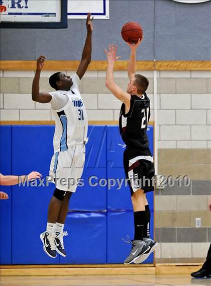 Thumbnail 2 in Woodcreek vs Oakmont (Rocklin Holiday Tournament) photogallery.