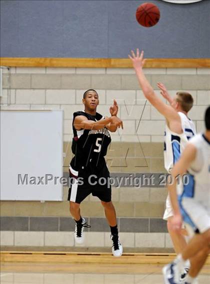 Thumbnail 2 in Woodcreek vs Oakmont (Rocklin Holiday Tournament) photogallery.
