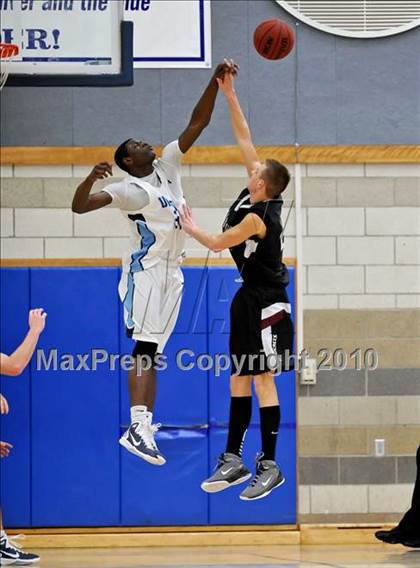 Thumbnail 3 in Woodcreek vs Oakmont (Rocklin Holiday Tournament) photogallery.