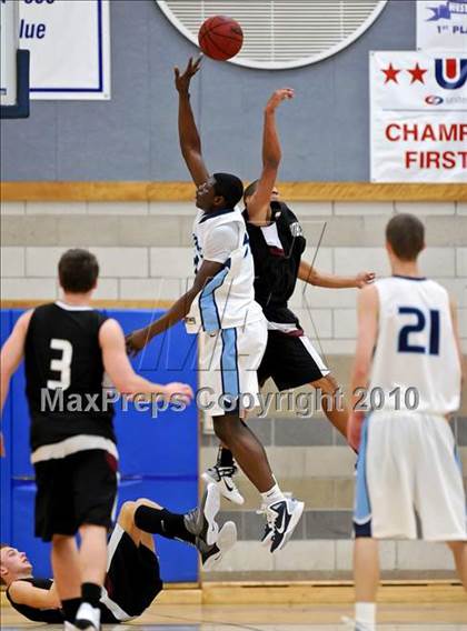 Thumbnail 2 in Woodcreek vs Oakmont (Rocklin Holiday Tournament) photogallery.
