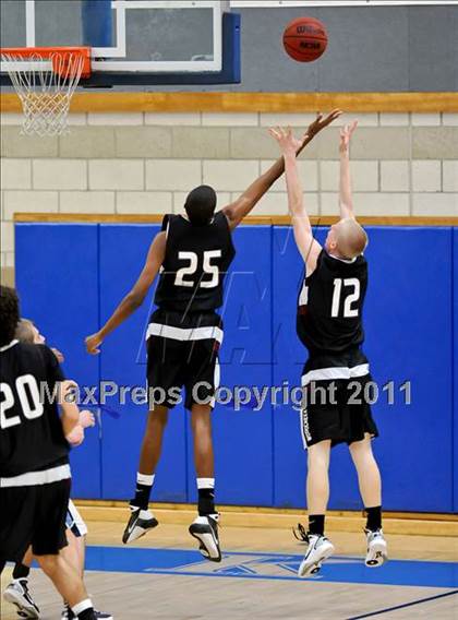 Thumbnail 3 in Woodcreek vs Oakmont (Rocklin Holiday Tournament) photogallery.