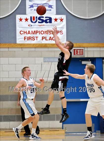 Thumbnail 3 in Woodcreek vs Oakmont (Rocklin Holiday Tournament) photogallery.