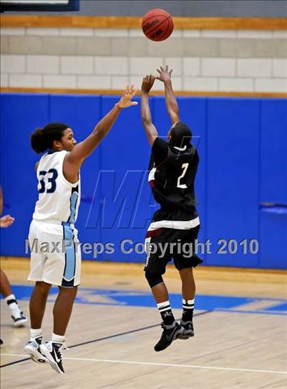 Thumbnail 3 in Woodcreek vs Oakmont (Rocklin Holiday Tournament) photogallery.