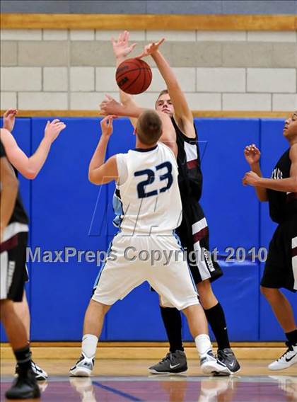 Thumbnail 2 in Woodcreek vs Oakmont (Rocklin Holiday Tournament) photogallery.