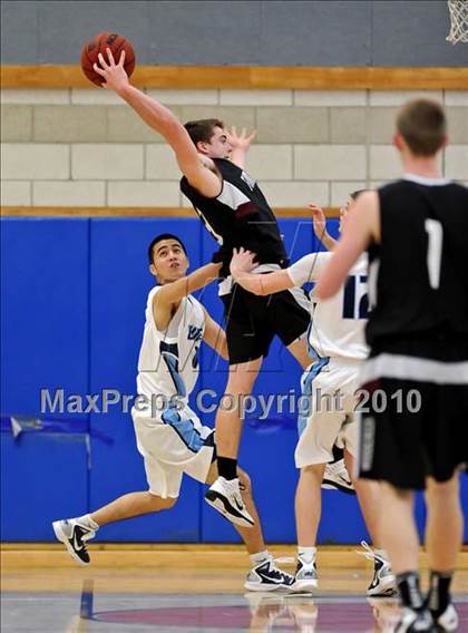 Thumbnail 1 in Woodcreek vs Oakmont (Rocklin Holiday Tournament) photogallery.