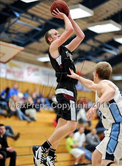 Thumbnail 3 in Woodcreek vs Oakmont (Rocklin Holiday Tournament) photogallery.
