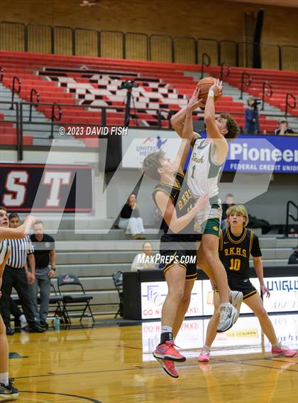 Thumbnail 2 in Bishop Kelly vs. Borah (The Capital Classic) photogallery.
