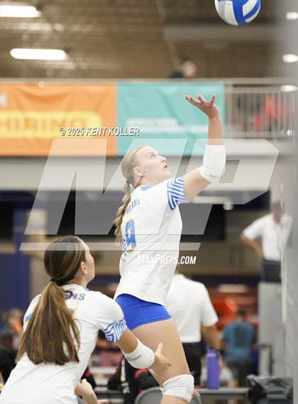 Thumbnail 3 in Utica Eisenhower vs. Imlay City (Beast of the East) photogallery.