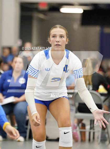 Thumbnail 3 in Utica Eisenhower vs. Imlay City (Beast of the East) photogallery.