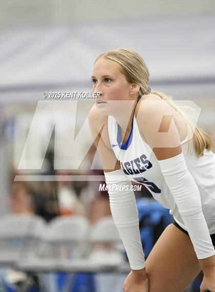 Thumbnail 2 in Utica Eisenhower vs. Imlay City (Beast of the East) photogallery.