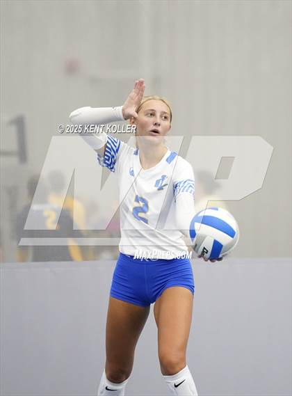 Thumbnail 1 in Utica Eisenhower vs. Imlay City (Beast of the East) photogallery.