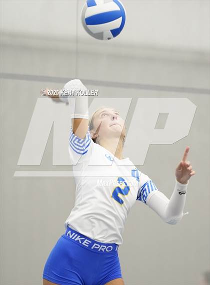Thumbnail 2 in Utica Eisenhower vs. Imlay City (Beast of the East) photogallery.