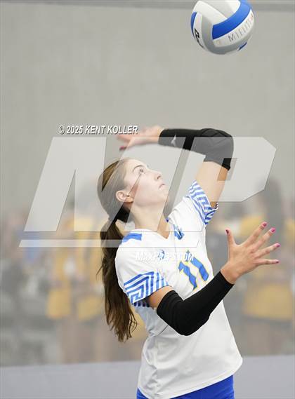 Thumbnail 1 in Utica Eisenhower vs. Imlay City (Beast of the East) photogallery.