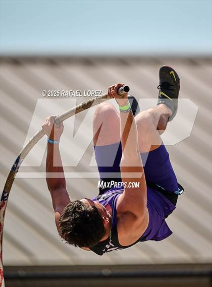 Thumbnail 3 in UIL 6A Track & Field Area 13&14 (Pole Vault) photogallery.