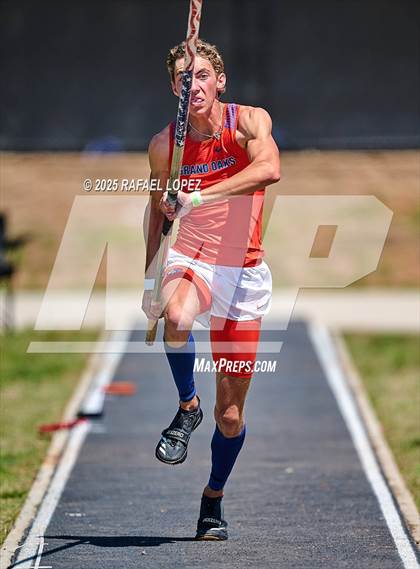 Thumbnail 1 in UIL 6A Track & Field Area 13&14 (Pole Vault) photogallery.