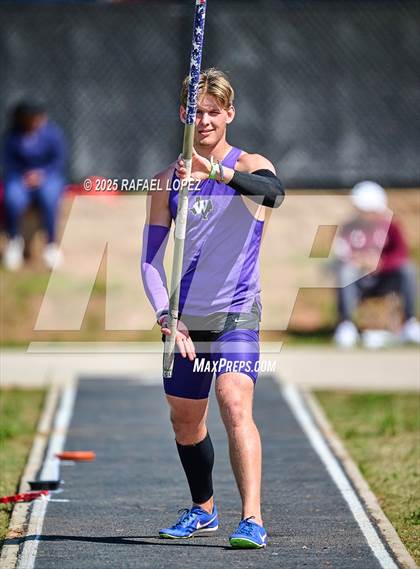 Thumbnail 2 in UIL 6A Track & Field Area 13&14 (Pole Vault) photogallery.