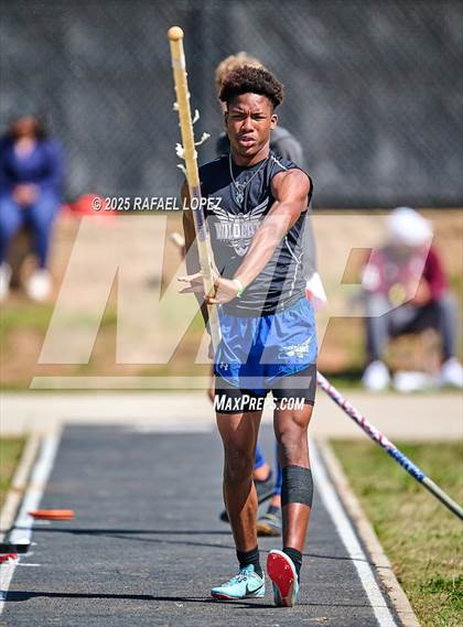 Thumbnail 3 in UIL 6A Track & Field Area 13&14 (Pole Vault) photogallery.