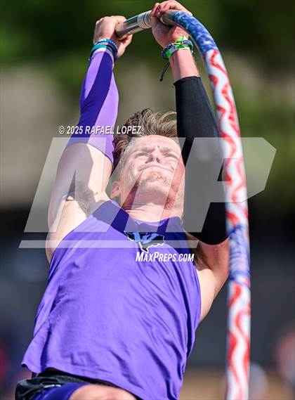 Thumbnail 3 in UIL 6A Track & Field Area 13&14 (Pole Vault) photogallery.
