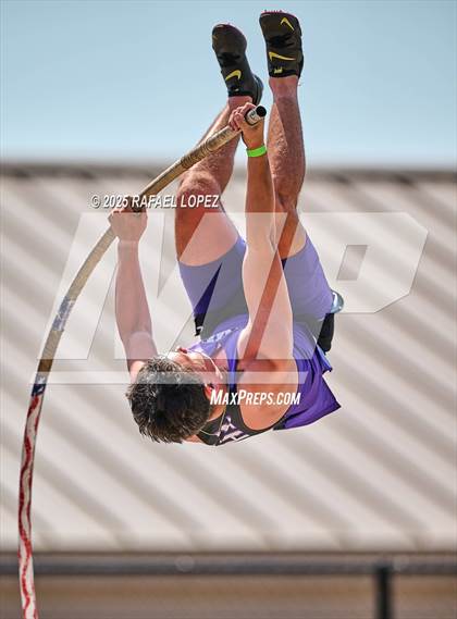 Thumbnail 2 in UIL 6A Track & Field Area 13&14 (Pole Vault) photogallery.